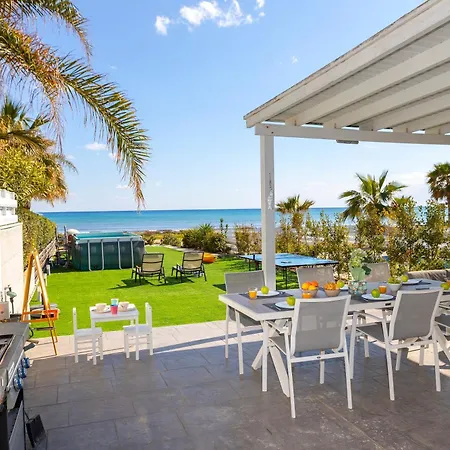 فيلة Ayia Thekla Seafront Dagi *