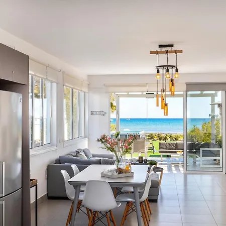 Villa Ayia Thekla Seafront Dagi