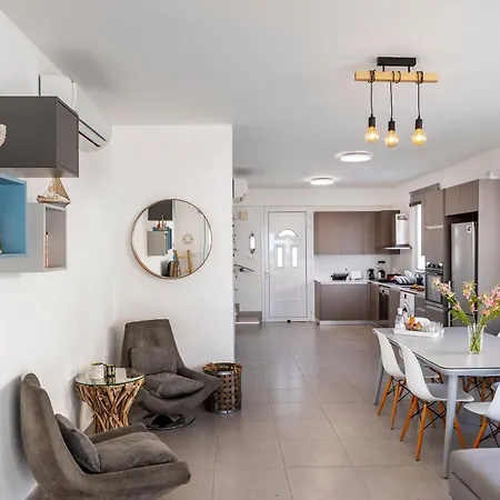 Villa Ayia Thekla Seafront Dagi *