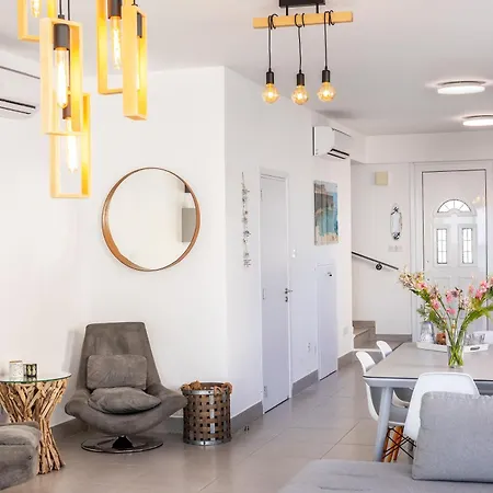 Villa Ayia Thekla Seafront Dagi