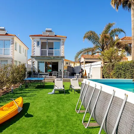 Villa Ayia Thekla Seafront Dagi