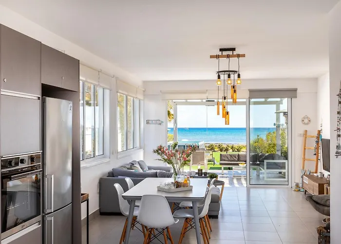 Villa Ayia Thekla Seafront Dagi