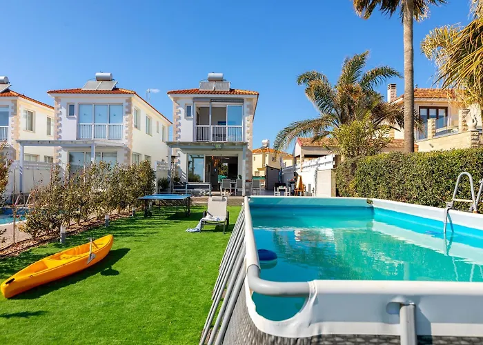 Villa Ayia Thekla Seafront Dagi *