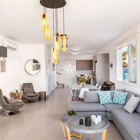 Ayia Thekla Seafront Dagi Βίλα