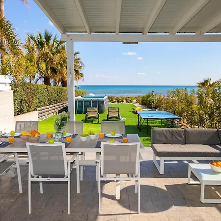 Villa Ayia Thekla Seafront Dagi