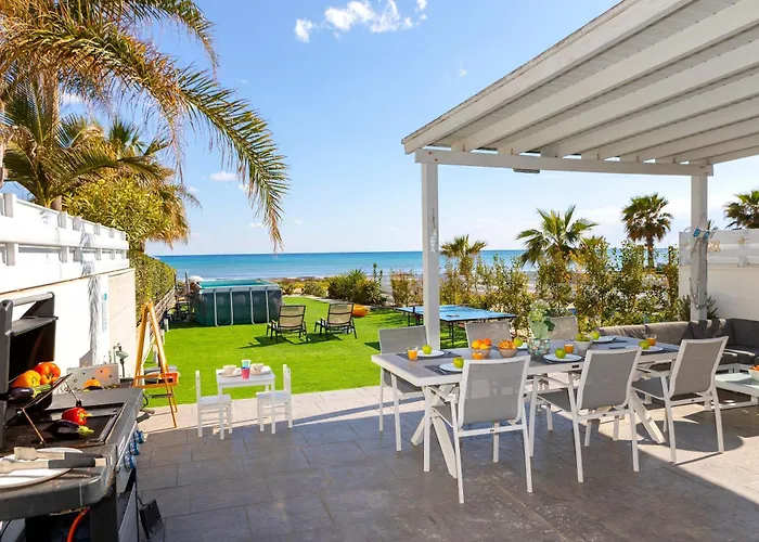 ヴィラ Ayia Thekla Seafront Dagi *