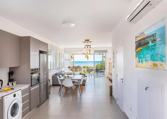 Ayia Thekla Seafront Dagi * アヤナパ